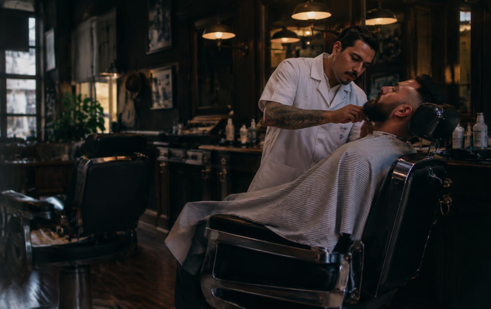 Barbero trabajando